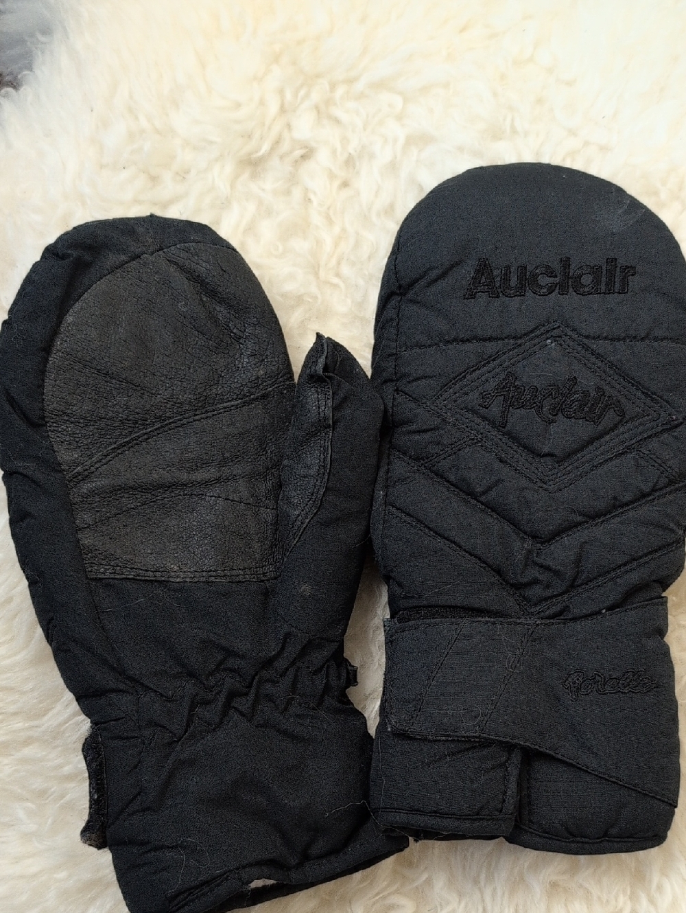 Auclair Mittens Preloved condition.